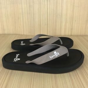 Sanyo Sidewalker Flips Flops